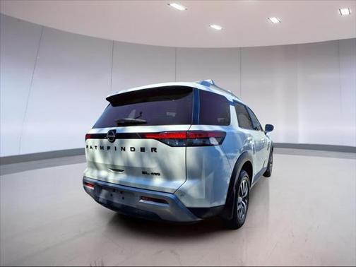 2022 Nissan Pathfinder SL 4WD