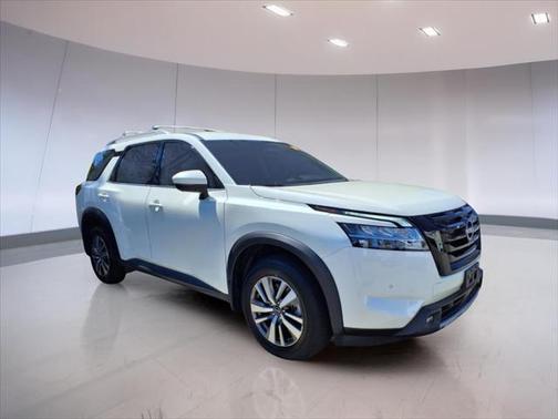 2022 Nissan Pathfinder SL 4WD