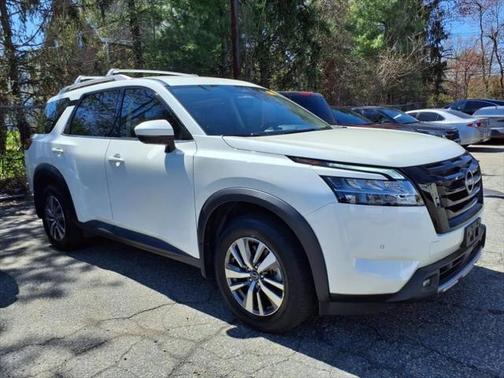 2022 Nissan Pathfinder SL 4WD