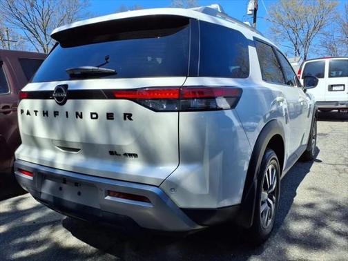 2022 Nissan Pathfinder SL 4WD