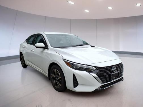 Aspen White Tricoat 2025 Nissan Sentra SV