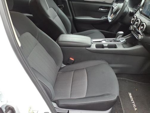 Aspen White Tricoat 2025 Nissan Sentra SV