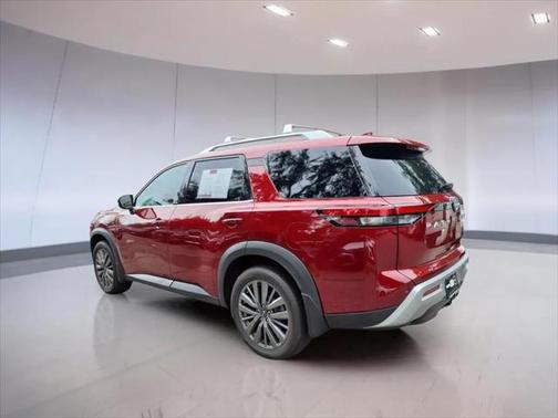 2023 Nissan Pathfinder SL 4WD