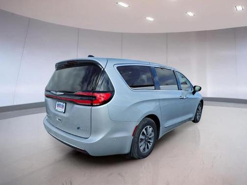 2023 Chrysler Pacifica Hybrid Limited