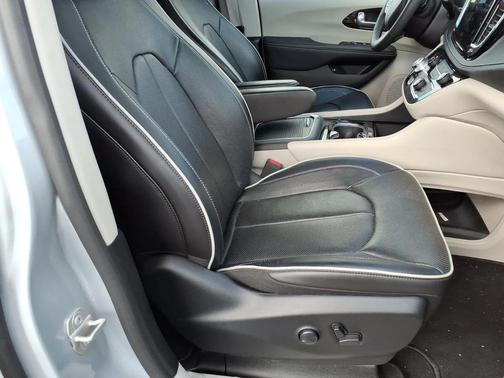 2023 Chrysler Pacifica Hybrid Limited