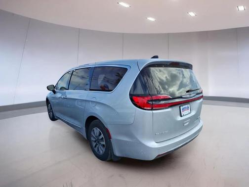 2023 Chrysler Pacifica Hybrid Limited