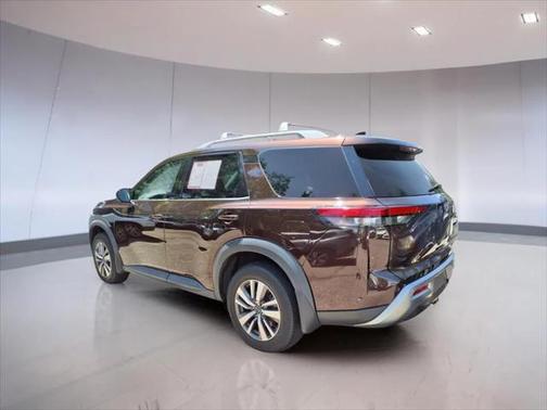 2022 Nissan Pathfinder SL 4WD