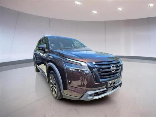 2022 Nissan Pathfinder SL 4WD