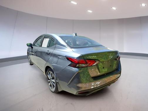 Gray Sky Pearl 2024 Nissan Versa 1.6 SV