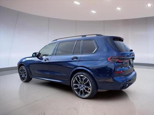 2025 BMW X7 M60i