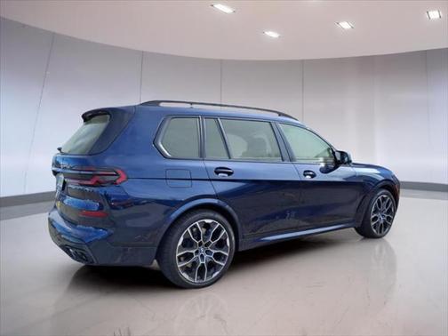 2025 BMW X7 M60i