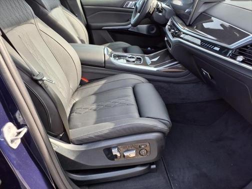 2025 BMW X7 M60i