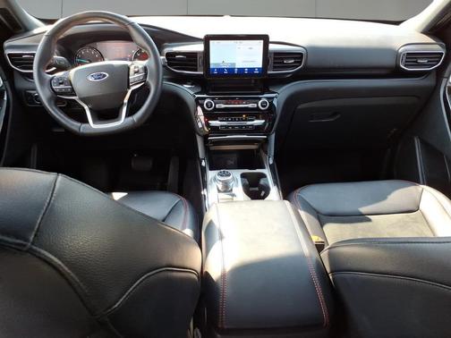 Star White Metallic Tri-Coat 2023 Ford Explorer ST-Line