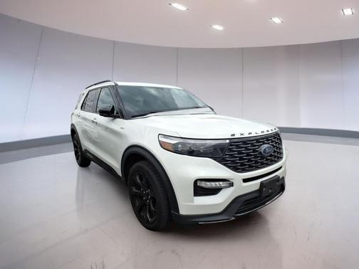 Star White Metallic Tri-Coat 2023 Ford Explorer ST-Line