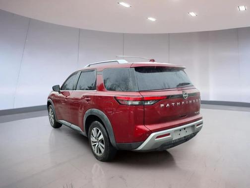 2022 Nissan Pathfinder SL 4WD