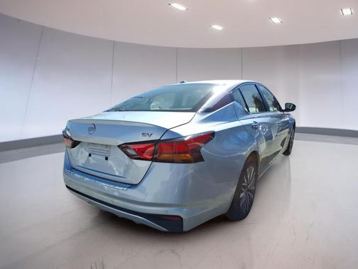 Brilliant Silver 2023 Nissan Altima 2.5 SV