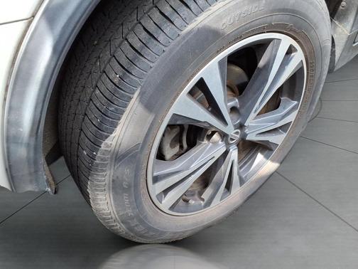 Glacier White 2019 Nissan Rogue SV