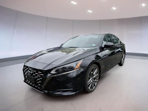 Super Black 2023 Nissan Altima SR VC-Turbo FWD