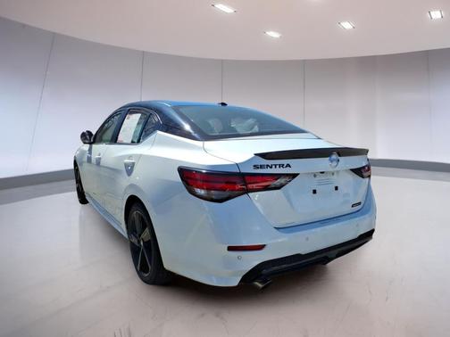 Aspen White Tricoat/Super Black 2023 Nissan Sentra SR