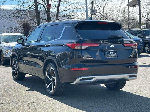 Labrador Black Pearl 2022 Mitsubishi Outlander SEL Special Edition S-AWC