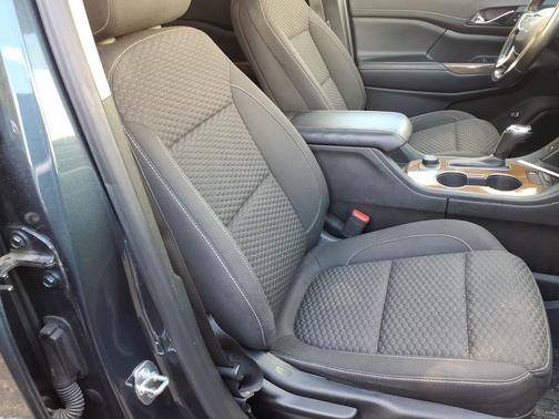 Dark Sky 2019 GMC Acadia SLE-2