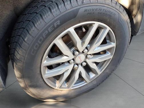 Dark Sky 2019 GMC Acadia SLE-2