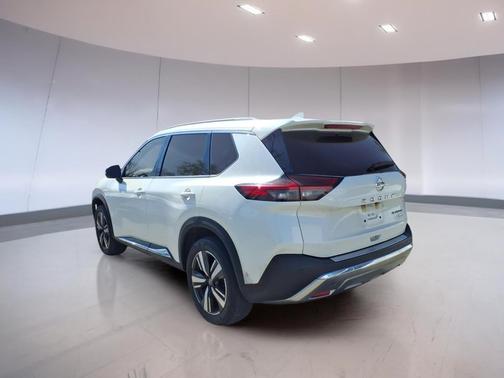 Pearl White Tricoat 2021 Nissan Rogue Platinum