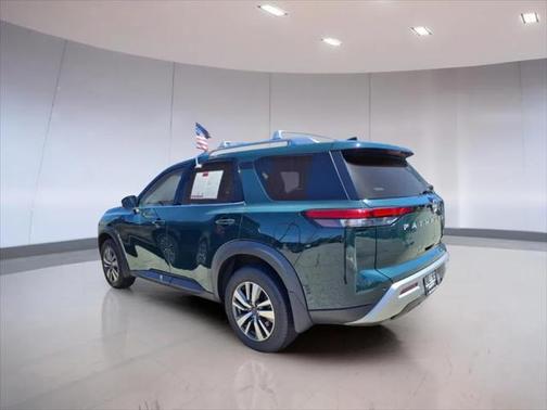 2023 Nissan Pathfinder SL 4WD