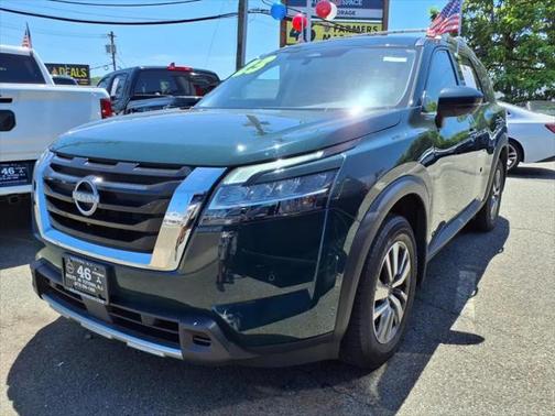 2023 Nissan Pathfinder SL 4WD