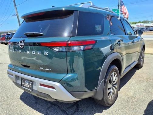 2023 Nissan Pathfinder SL 4WD