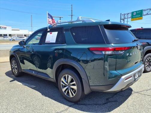 2023 Nissan Pathfinder SL 4WD