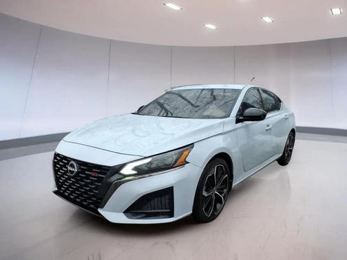 2023 Nissan Altima SR FWD