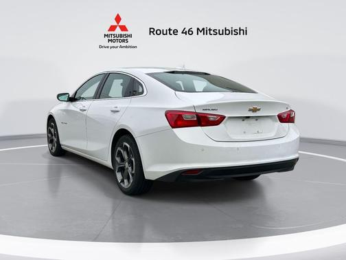 Summit White 2024 Chevrolet Malibu FWD 1LT