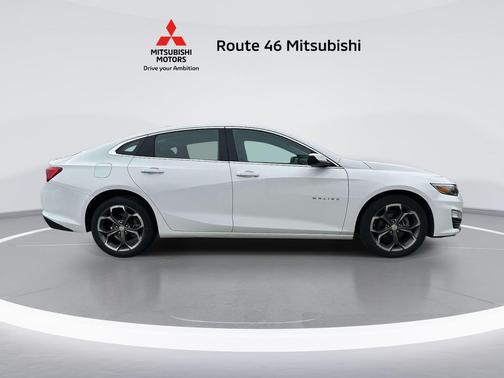 Summit White 2024 Chevrolet Malibu FWD 1LT