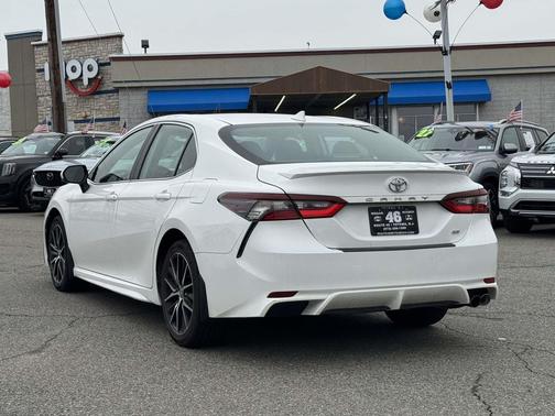 Ice Cap 2024 Toyota Camry SE