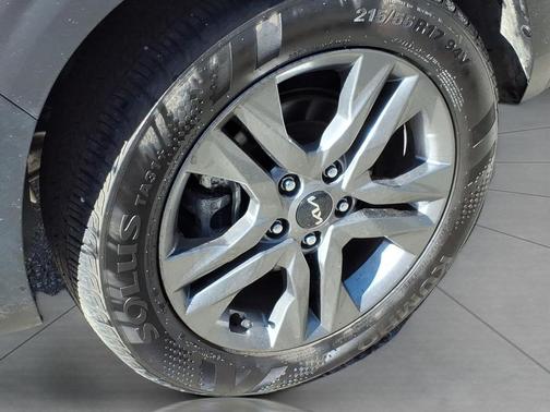 Snow White Pearl 2023 Kia Seltos S