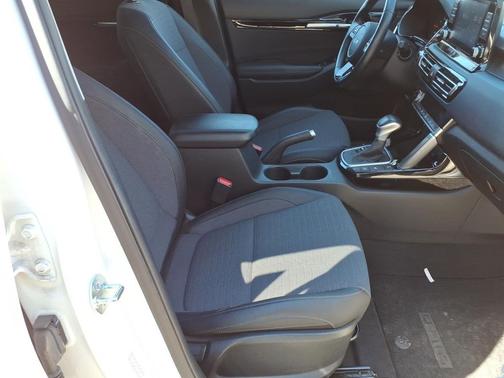 Snow White Pearl 2023 Kia Seltos S