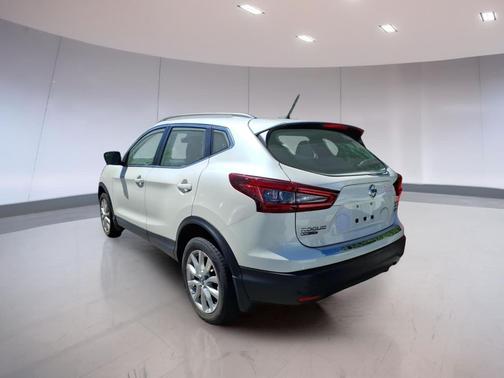 Pearl White Tricoat 2022 Nissan Rogue Sport SV