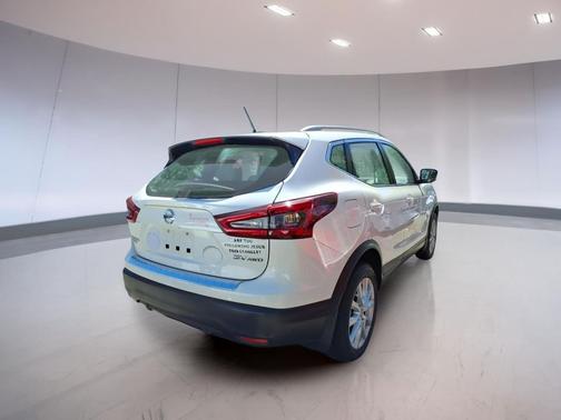 Pearl White Tricoat 2022 Nissan Rogue Sport SV