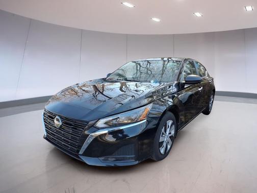 Super Black 2024 Nissan Altima S FWD