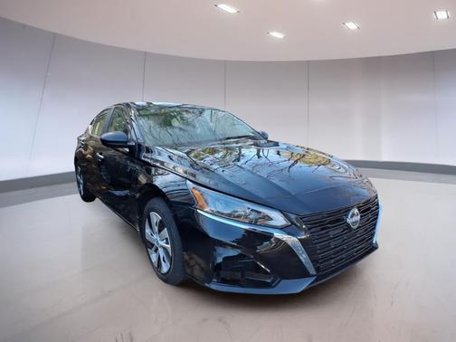 Super Black 2024 Nissan Altima S FWD