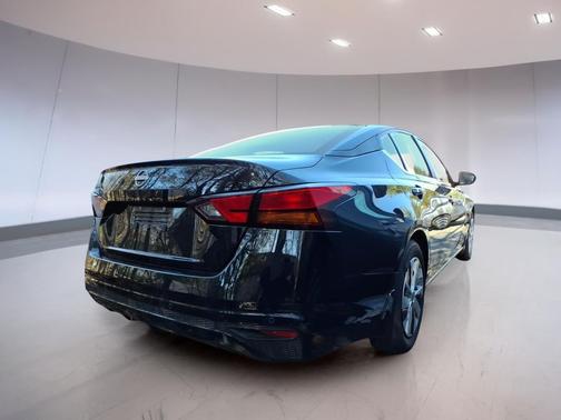 Super Black 2024 Nissan Altima S FWD