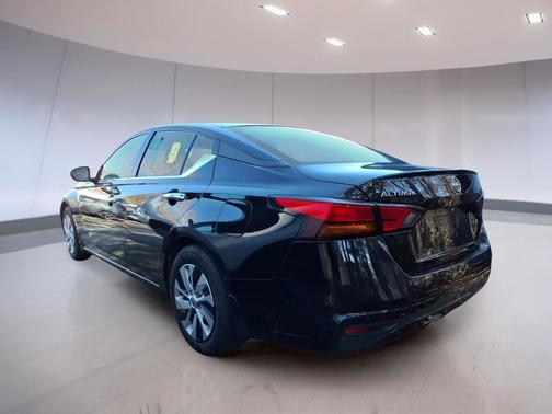 Super Black 2024 Nissan Altima S FWD