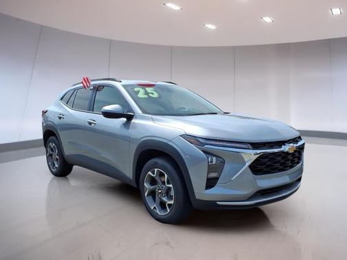 Sterling Gray Metallic 2025 Chevrolet Trax LT