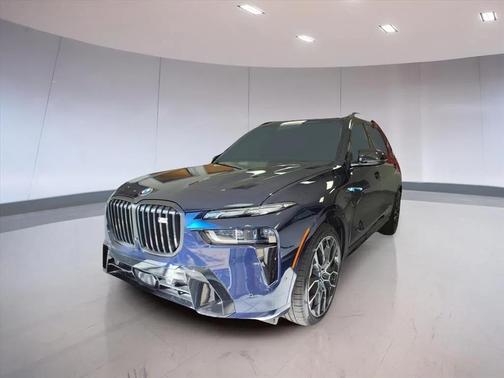 2025 BMW X7 M60i