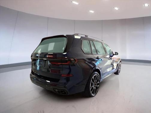 2025 BMW X7 M60i