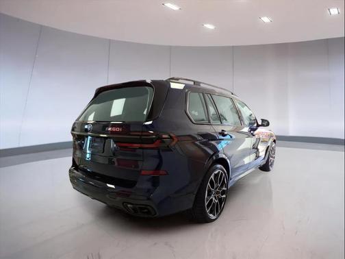 2025 BMW X7 M60i
