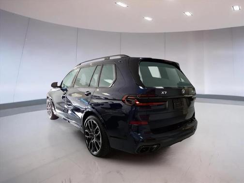 2025 BMW X7 M60i