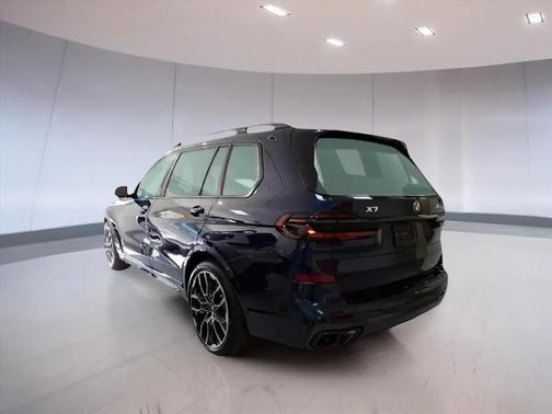2025 BMW X7 M60i