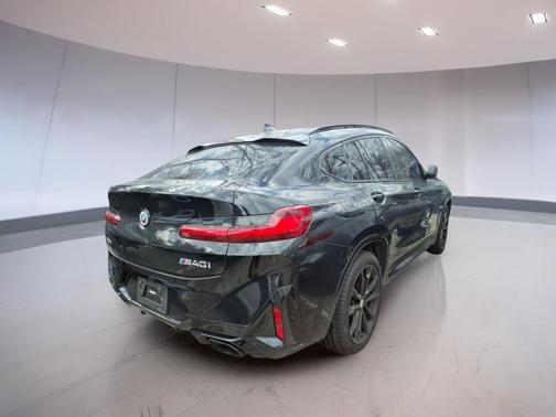 Carbon Black Metallic 2022 BMW X4 M40i